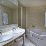 b1f3ee68494487d71017f39cce1ede3d07943bf5